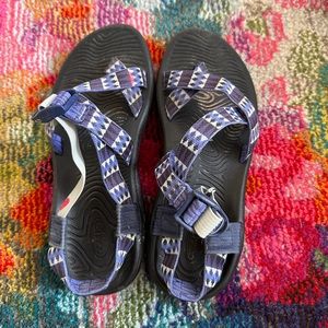 Women’s chacos size 9